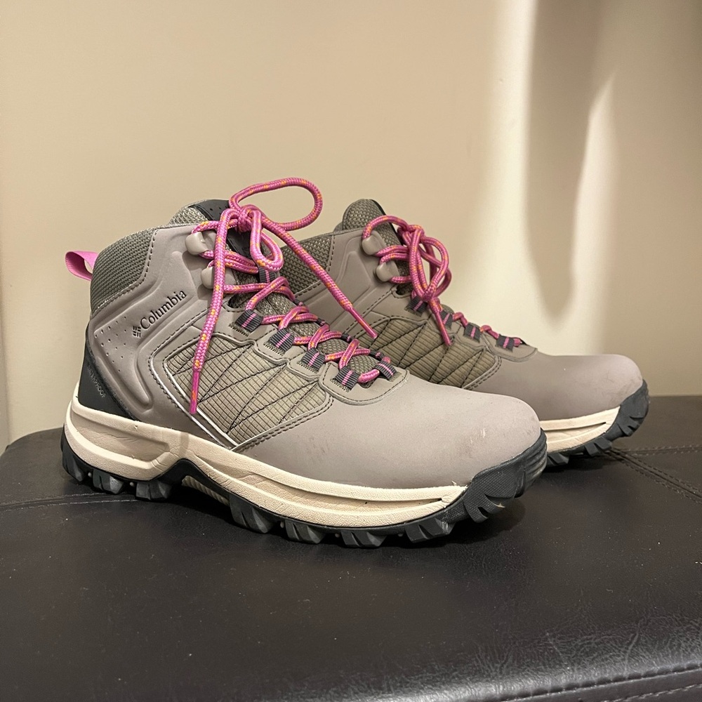 Columbia Women's Tan Boots with Pink Laces